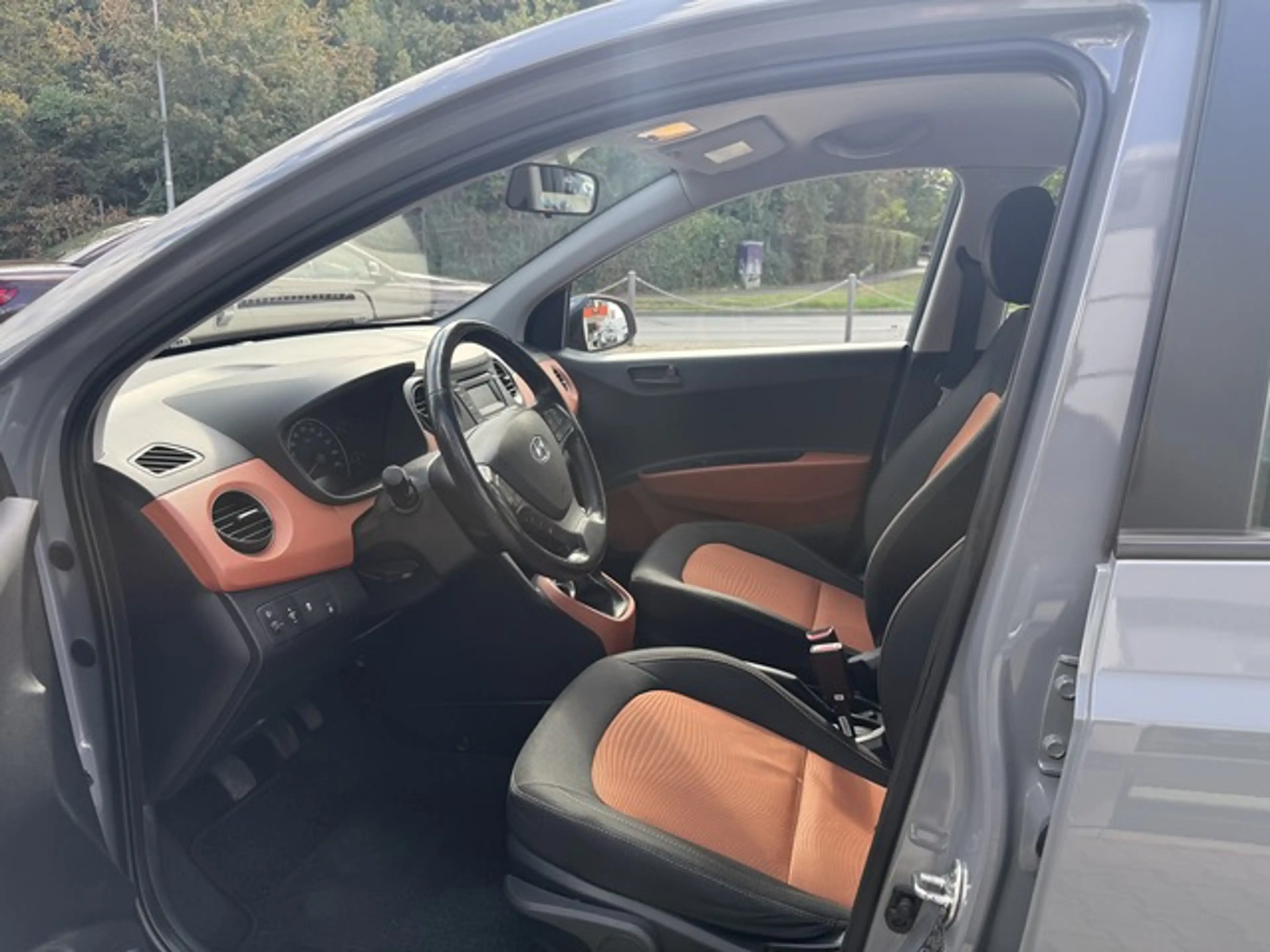 Hyundai i10 FIFA World Cup Edition — photo 9