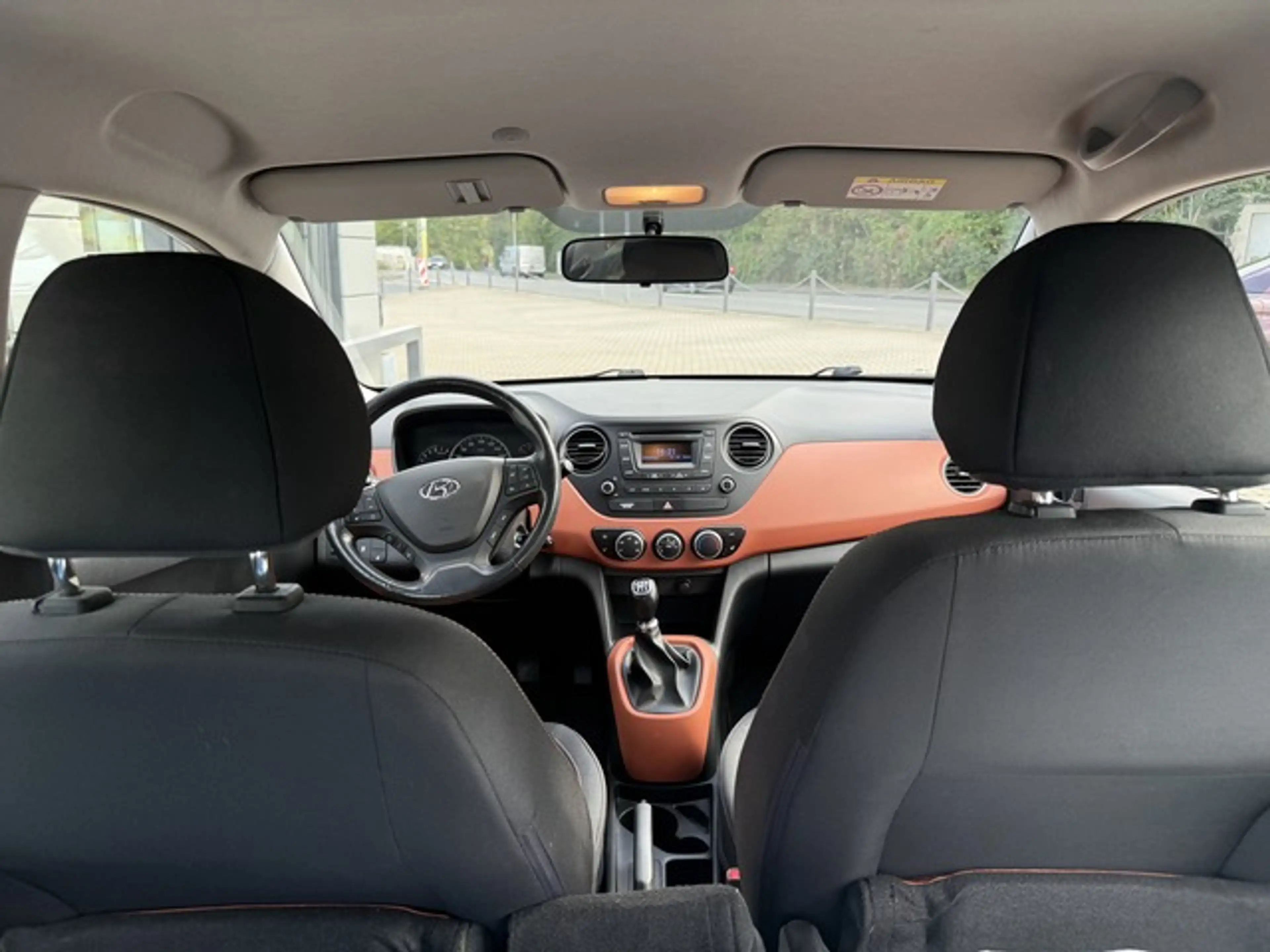 Hyundai i10 FIFA World Cup Edition — photo 8