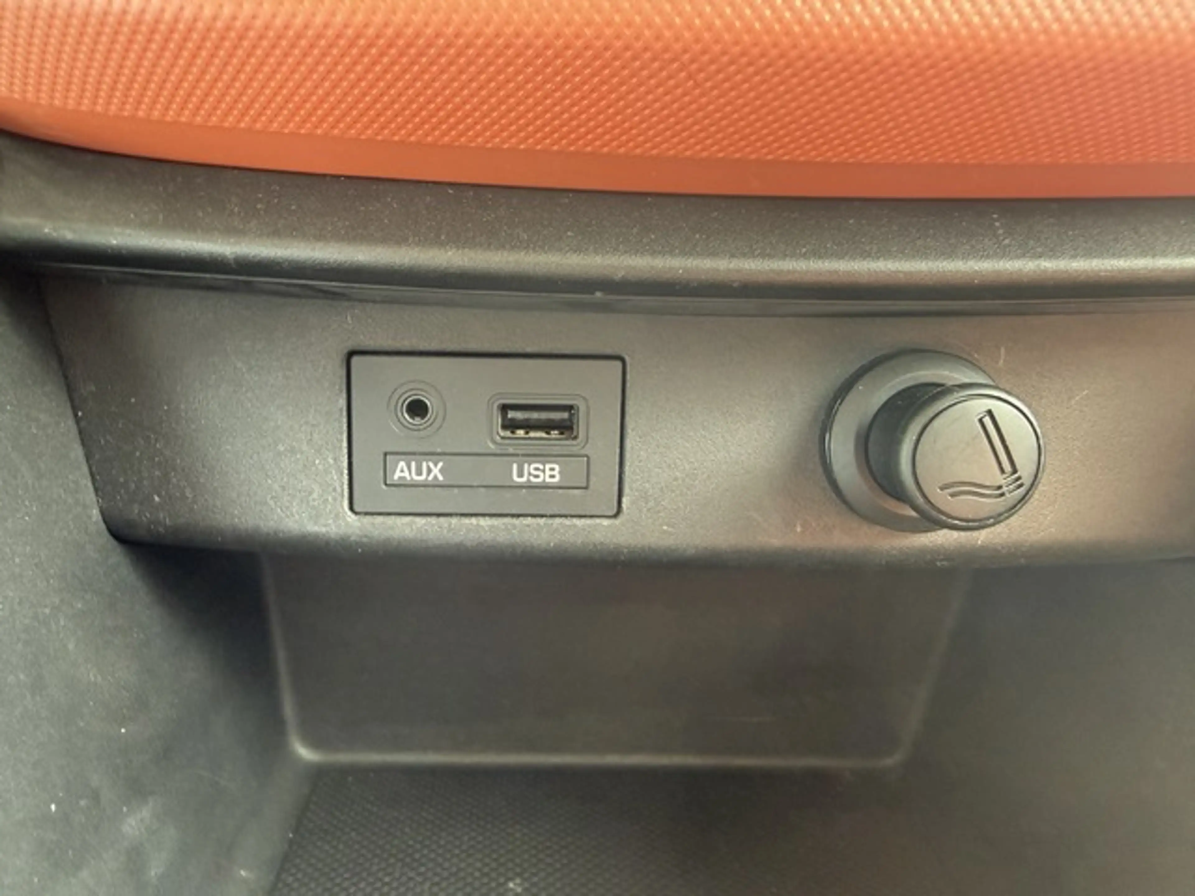 Hyundai i10 FIFA World Cup Edition — photo 13