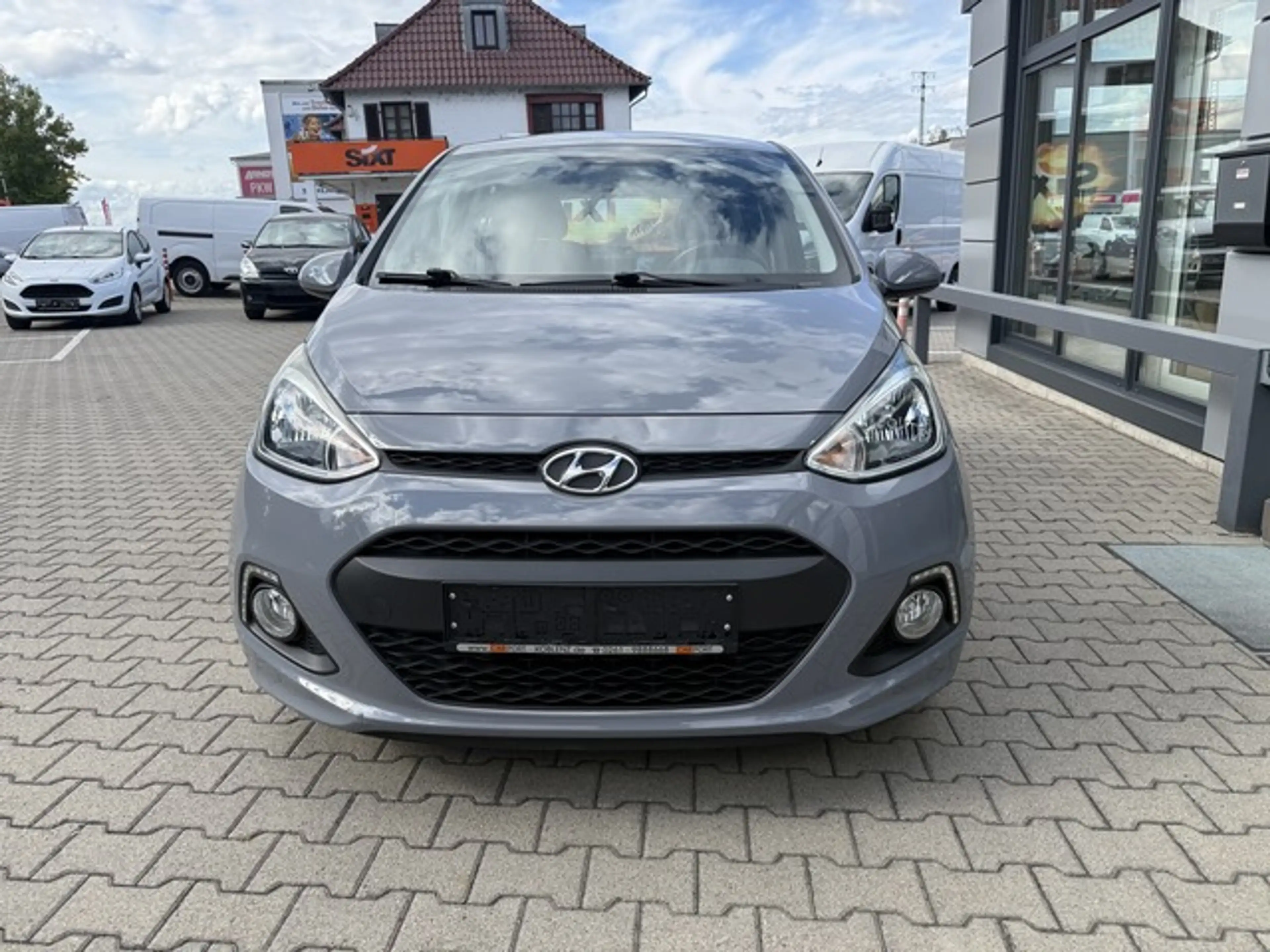 Hyundai i10 FIFA World Cup Edition — photo 2