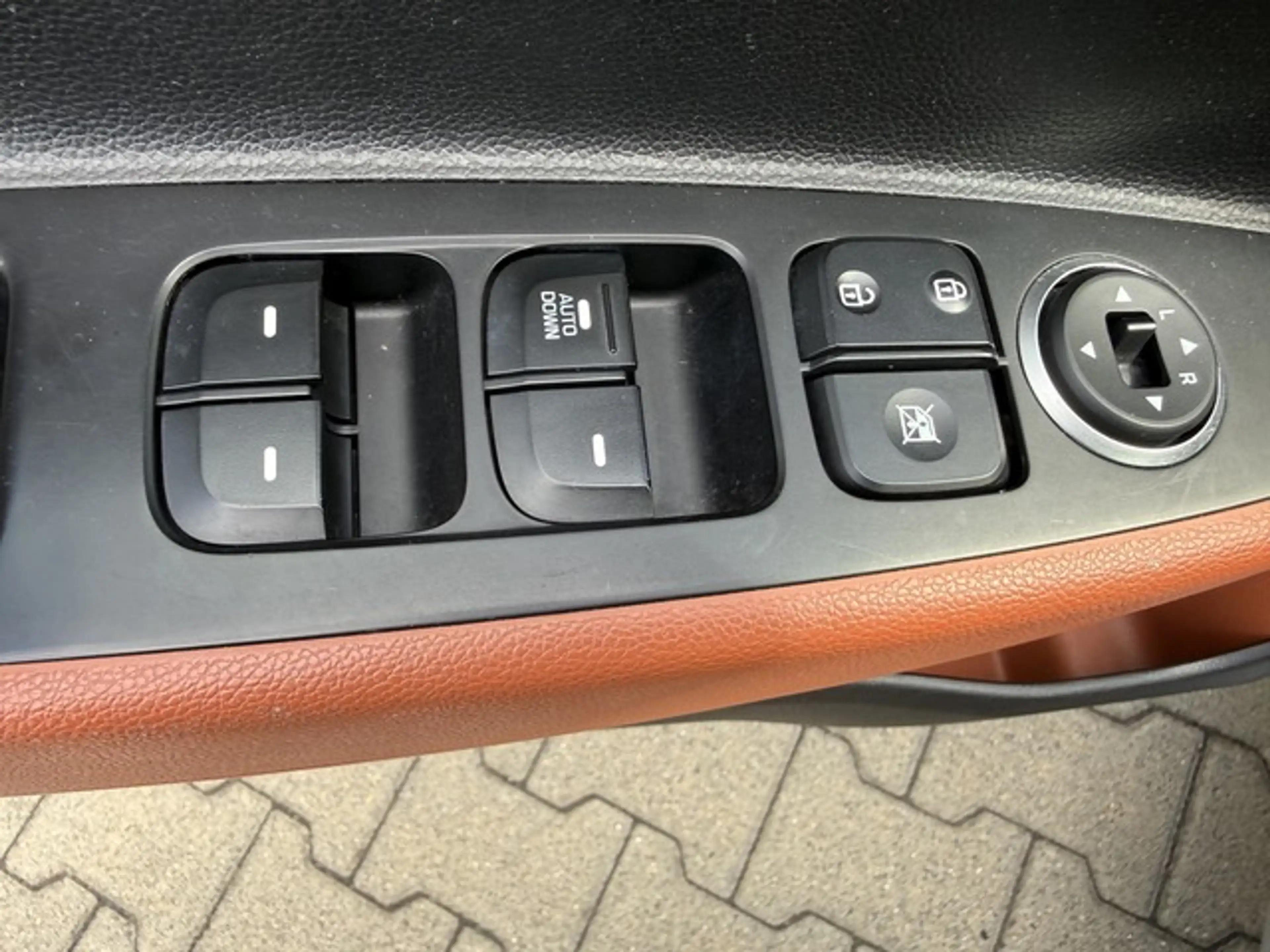 Hyundai i10 FIFA World Cup Edition — photo 10