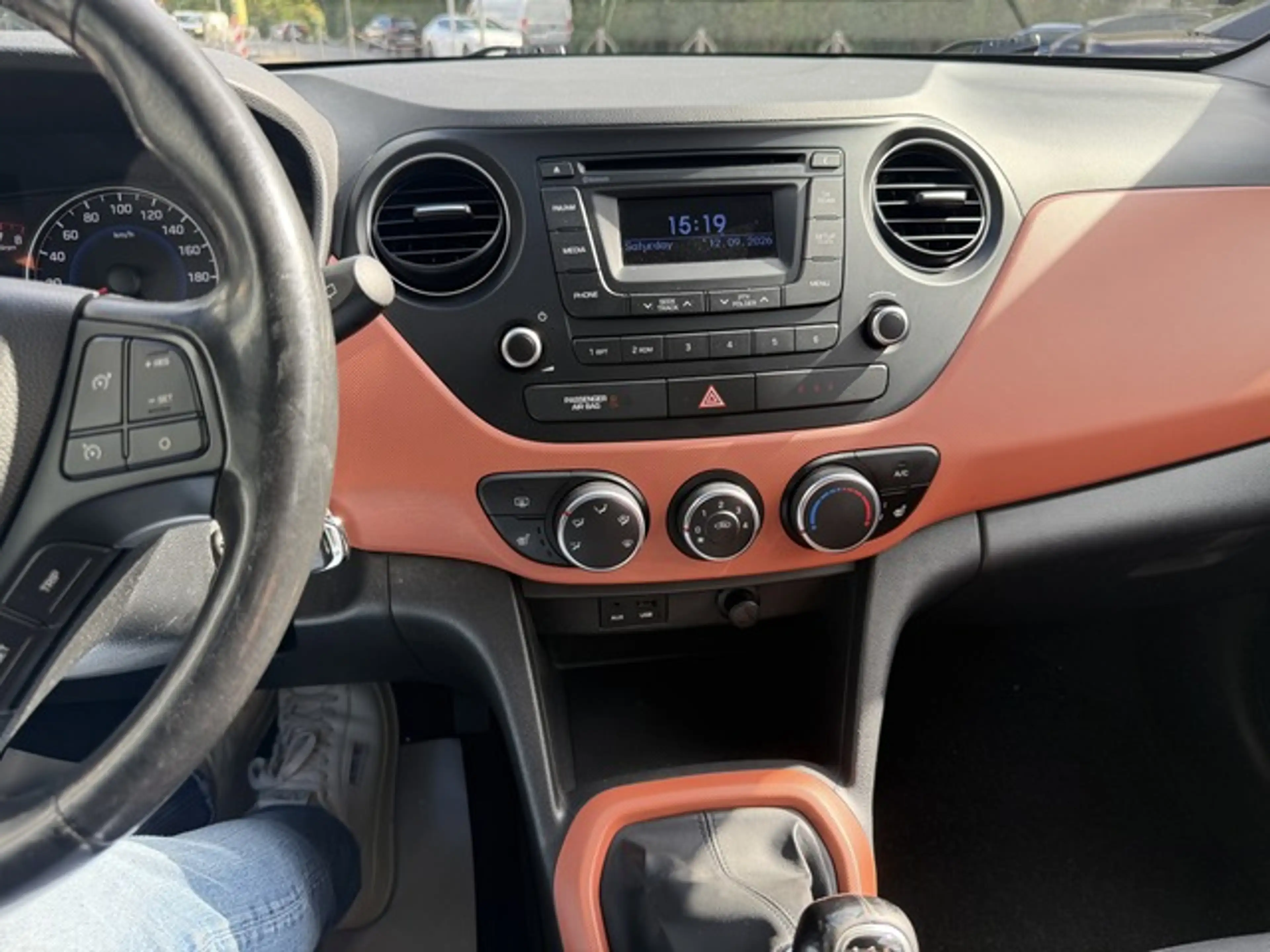 Hyundai i10 FIFA World Cup Edition — photo 14