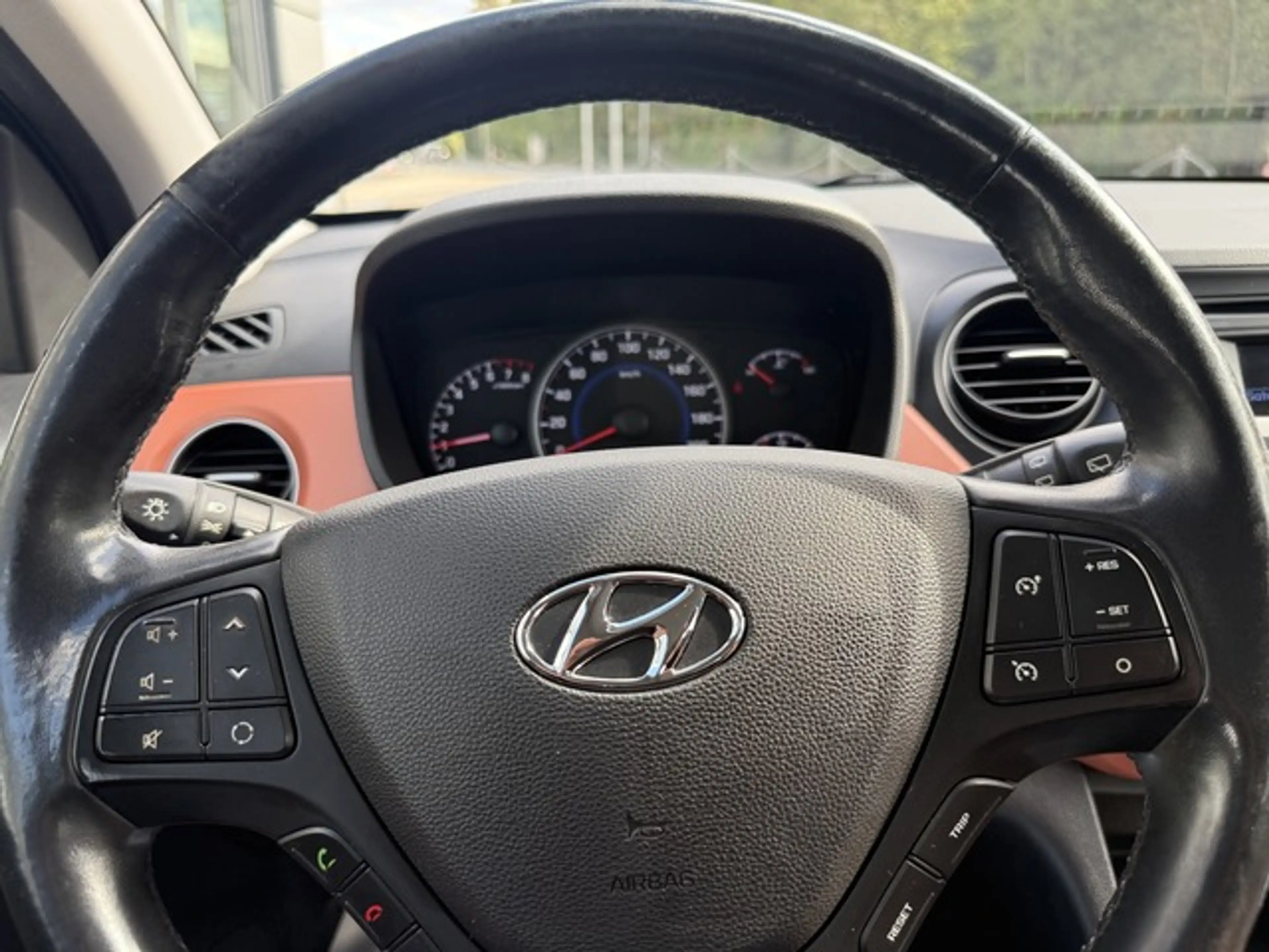 Hyundai i10 FIFA World Cup Edition — photo 11