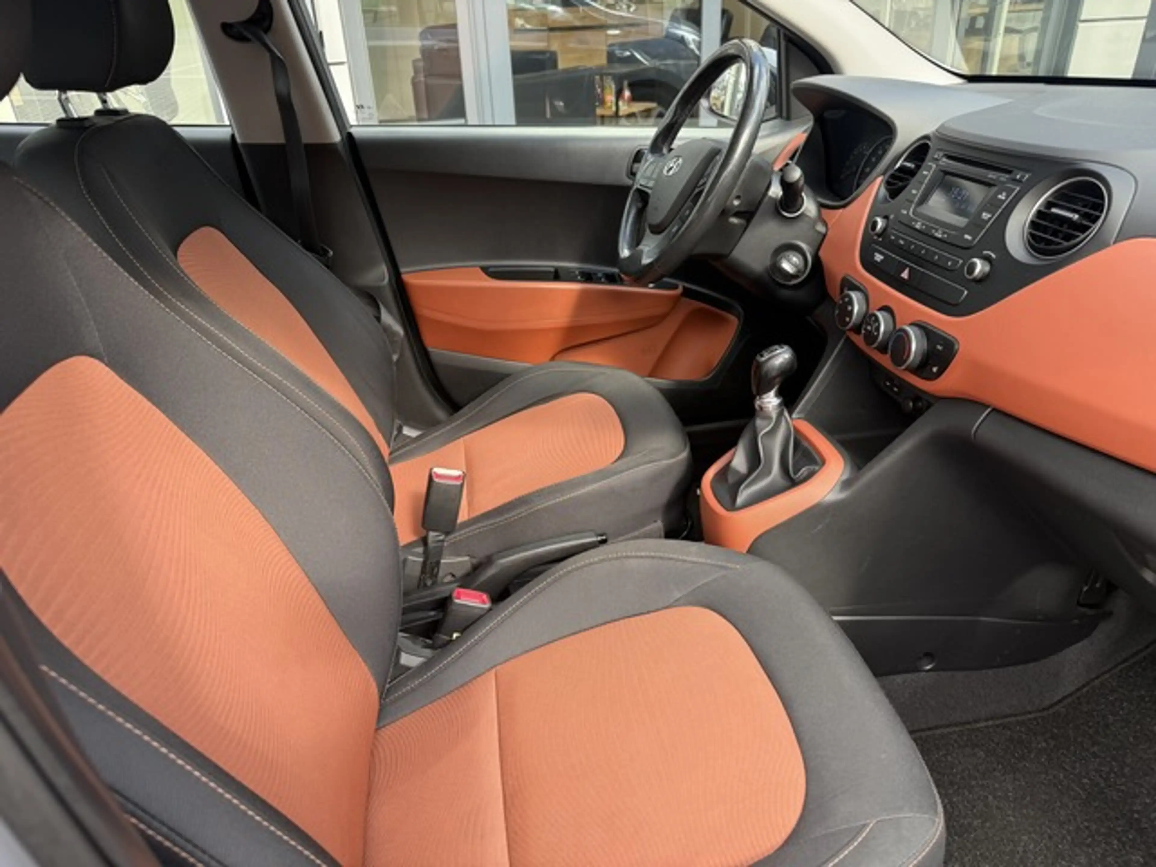 Hyundai i10 FIFA World Cup Edition — photo 7