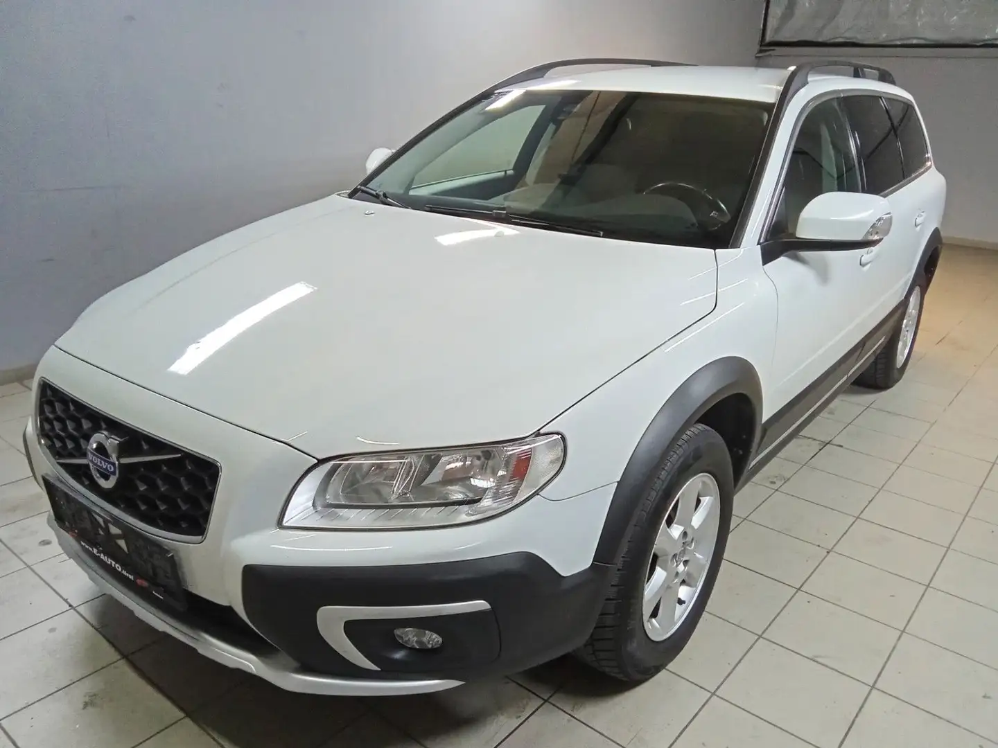 Volvo XC70 XC70 Kinetic 2WD Wit - 1