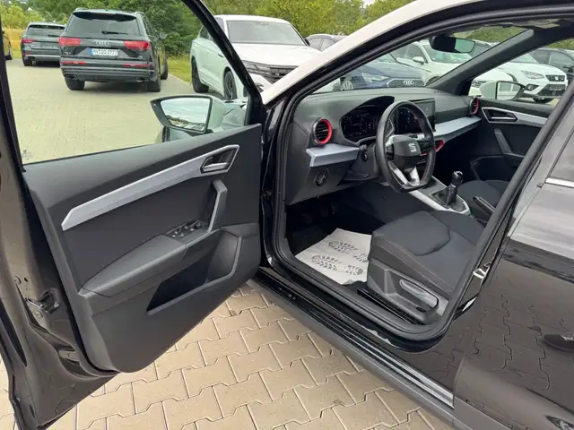 Seat Arona view 8