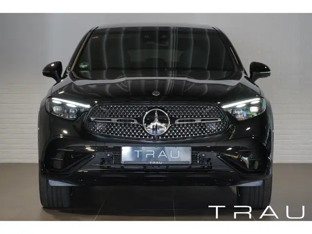 Mercedes-Benz GLC 200 view 2