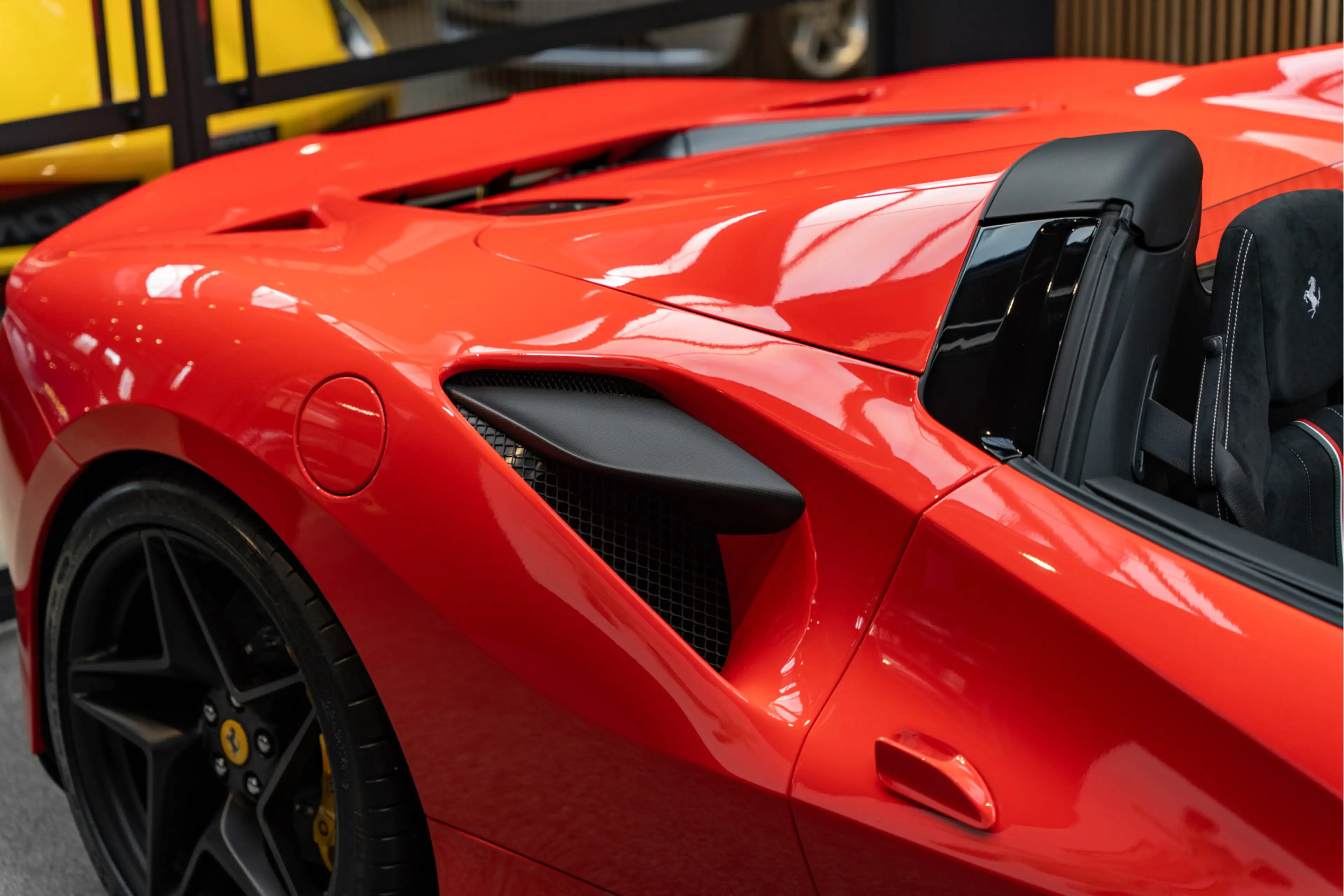 Ferrari F8 Spider Lift Matte Carbon Rosso Scuderia Tricolore Carbon — photo 16