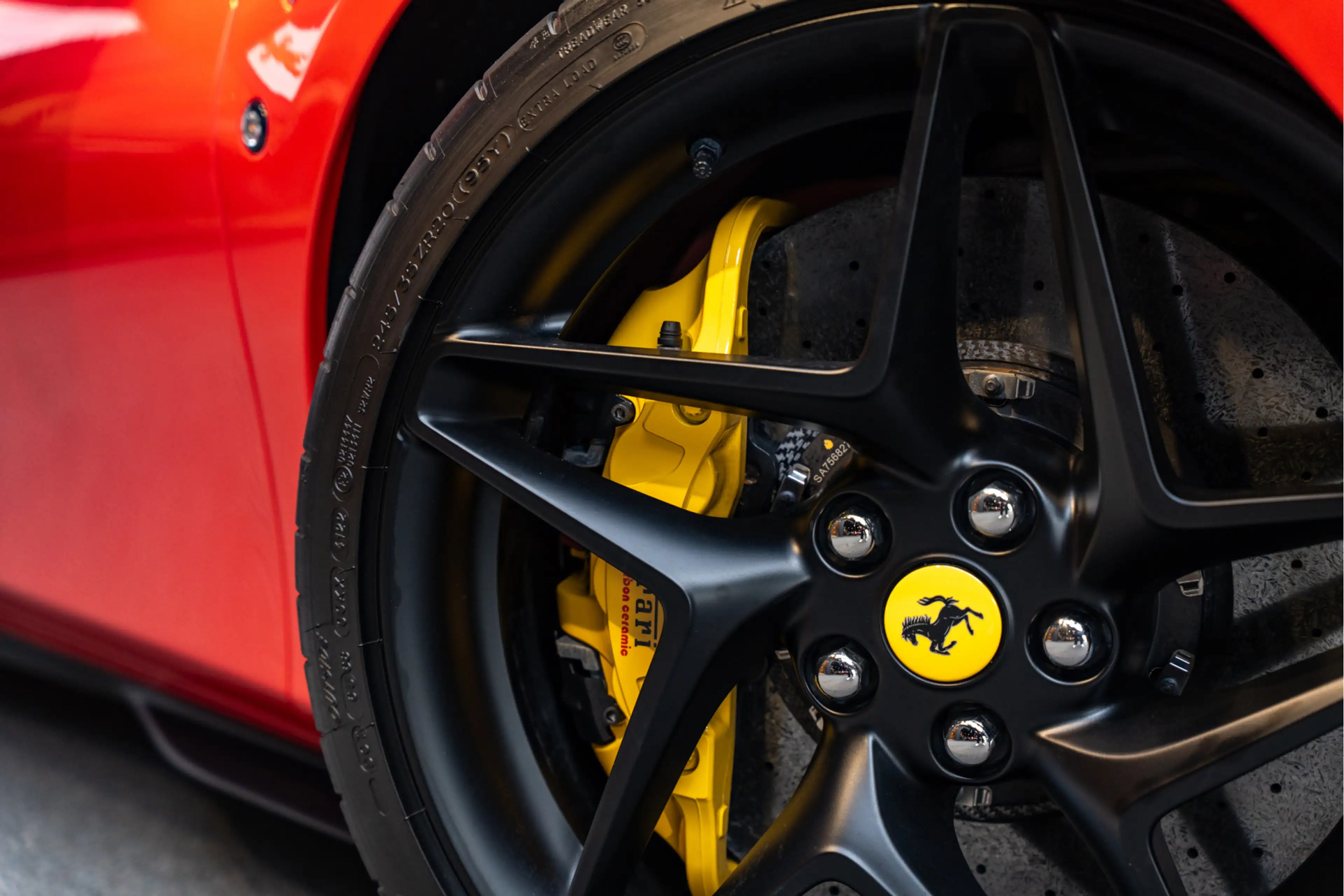 Ferrari F8 Spider Lift Matte Carbon Rosso Scuderia Tricolore Carbon — photo 13