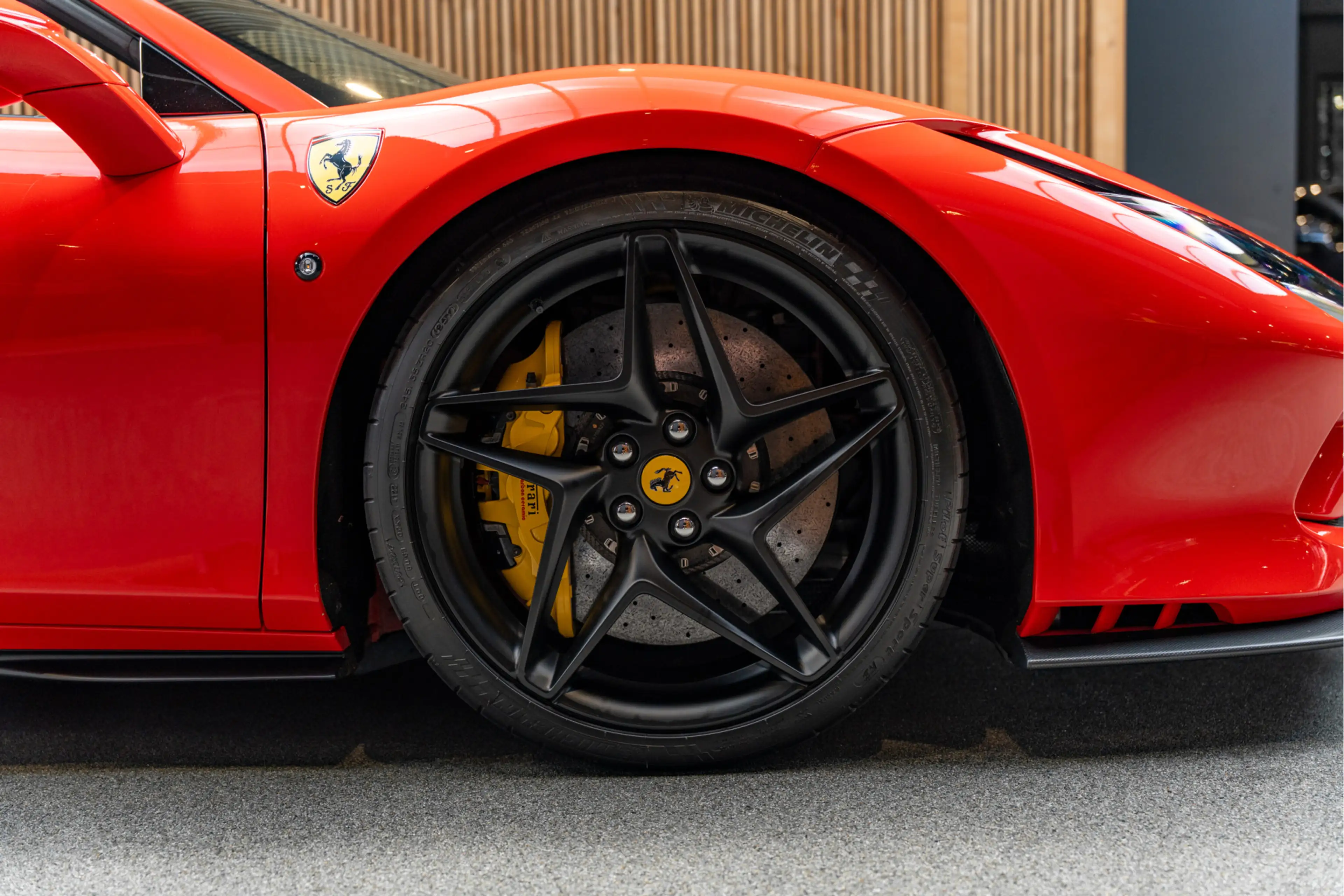 Ferrari F8 Spider Lift Matte Carbon Rosso Scuderia Tricolore Carbon — photo 15