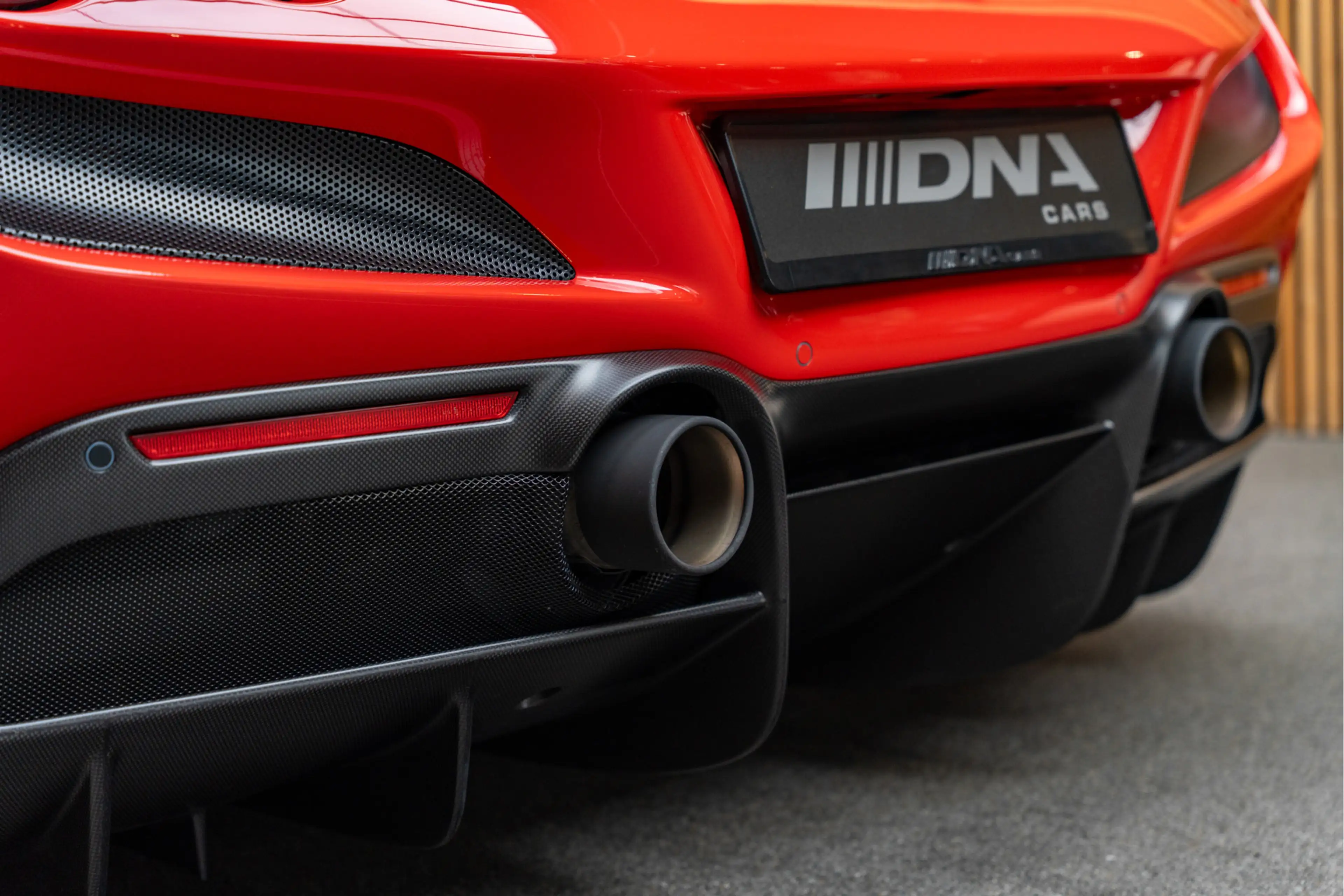 Ferrari F8 Spider Lift Matte Carbon Rosso Scuderia Tricolore Carbon — photo 22