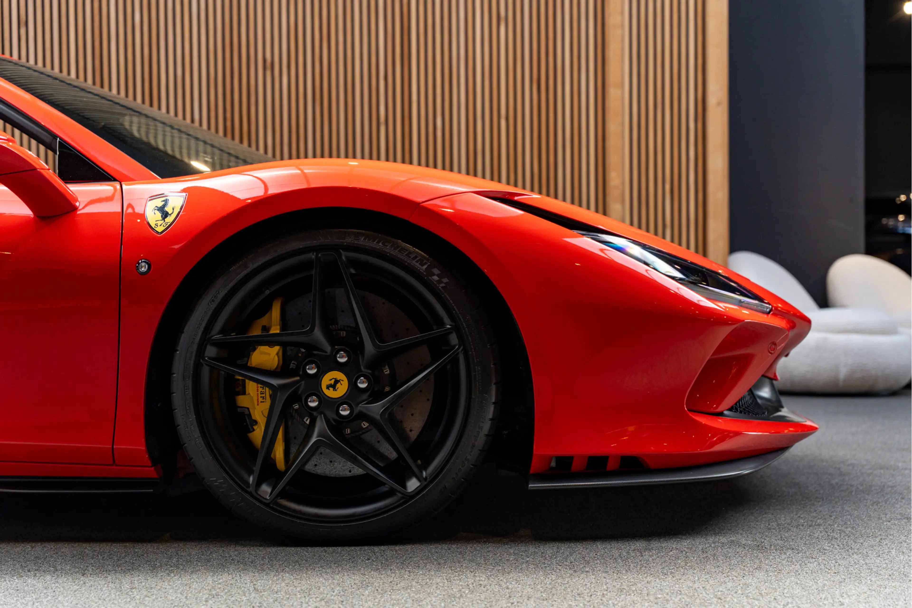 Ferrari F8 Spider Lift Matte Carbon Rosso Scuderia Tricolore Carbon — photo 14