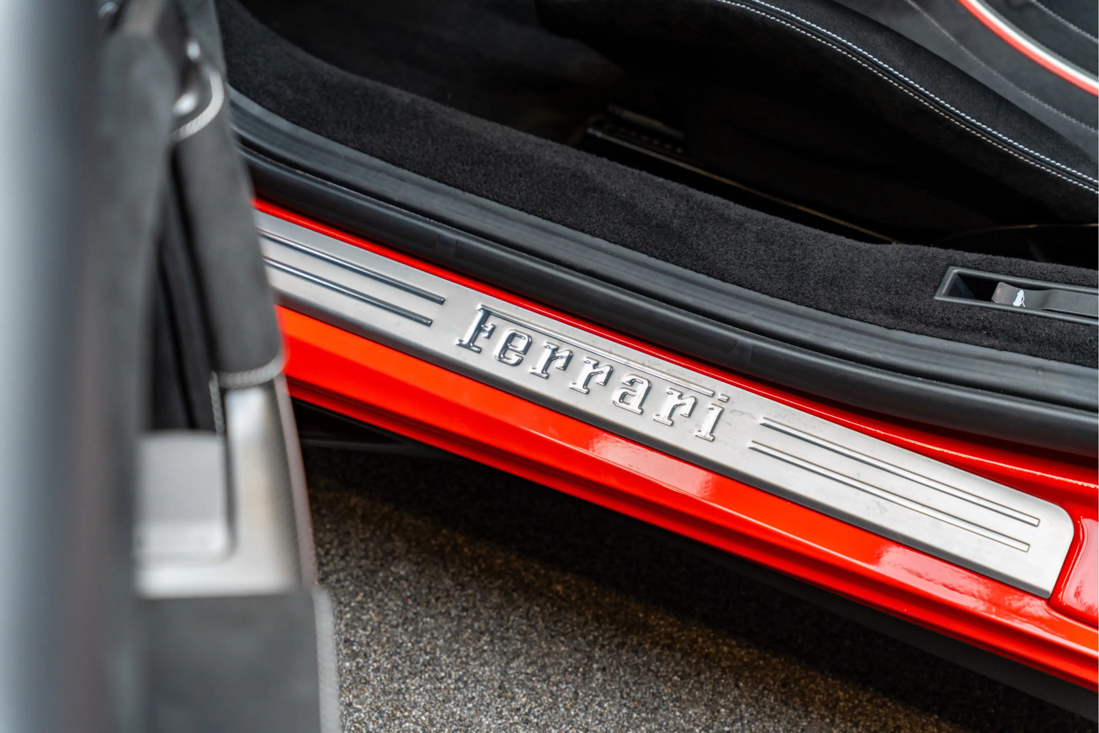 Ferrari F8 Spider Lift Matte Carbon Rosso Scuderia Tricolore Carbon — photo 35