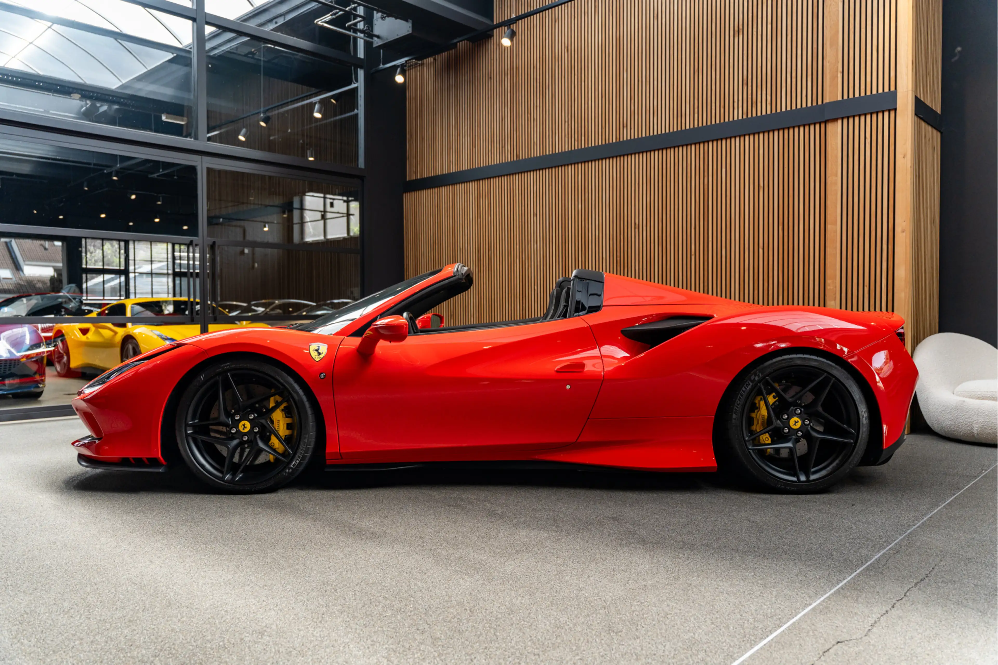 Ferrari F8 Spider Lift Matte Carbon Rosso Scuderia Tricolore Carbon — photo 3