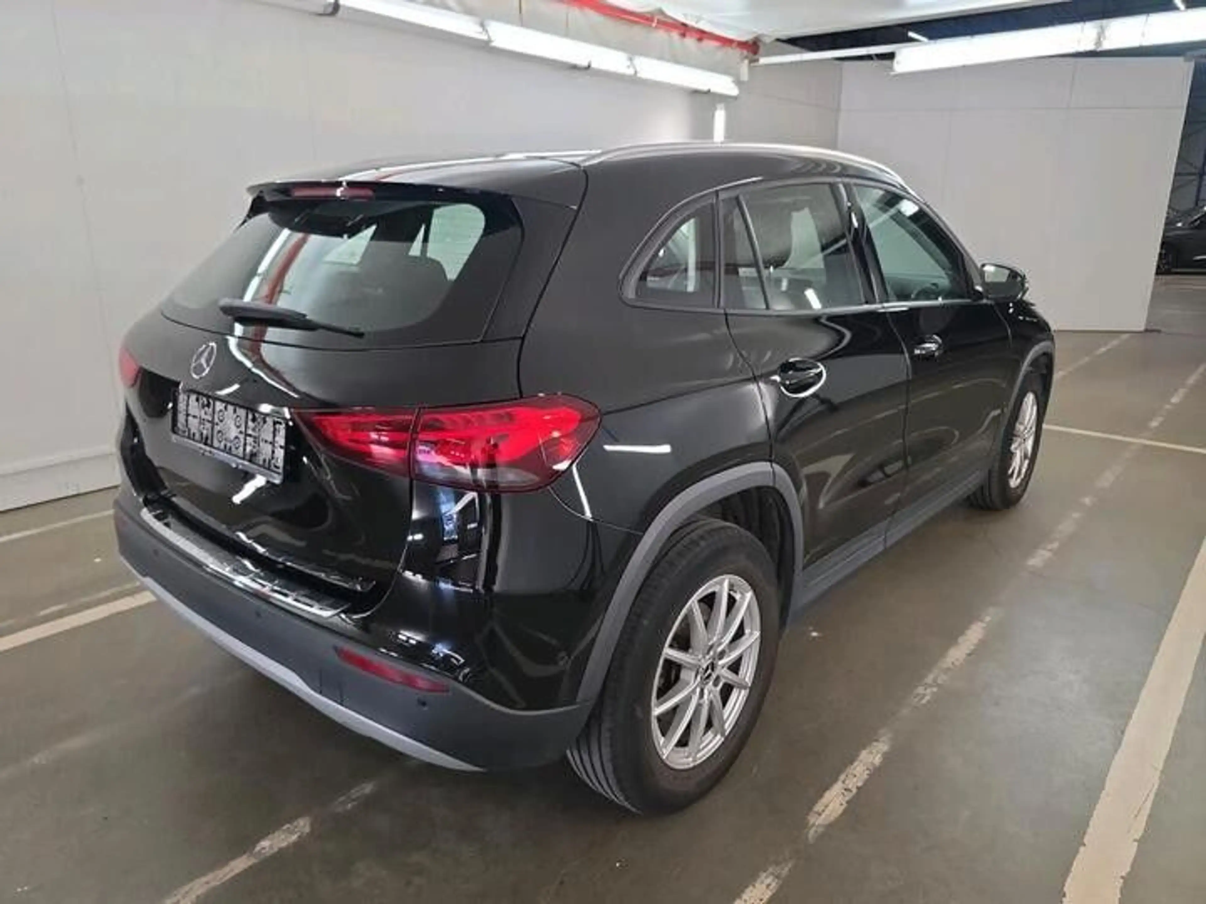 Mercedes-Benz GLA 180 d,Busines Solution Essenti,2L,85kW,Leder — photo 4