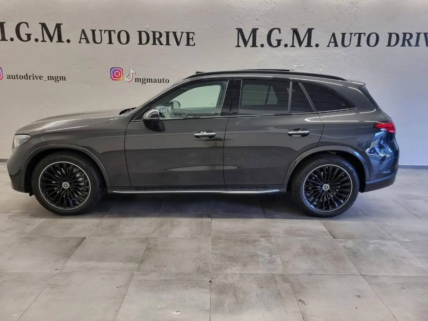 Mercedes-Benz GLC 300 d 4Matic Mild Hybrid AMG Line Premium Plus Gris - 2