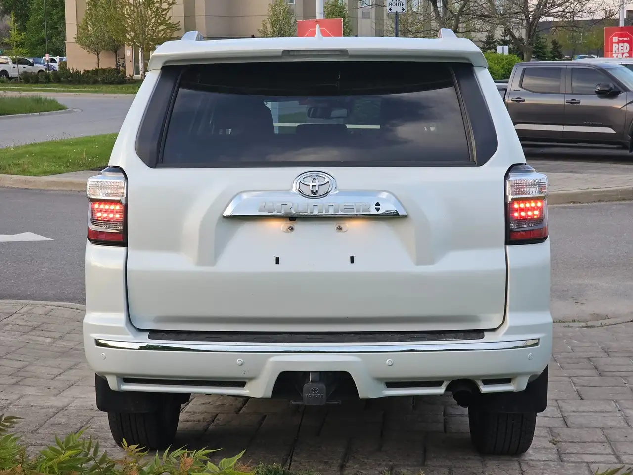 Toyota 4-Runner снимка Toyota 4-Runner