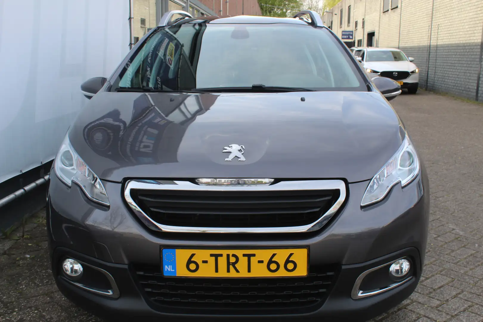 Peugeot 2008 1.2 VTi Active Pack Premium All weather banden l A Grijs - 2