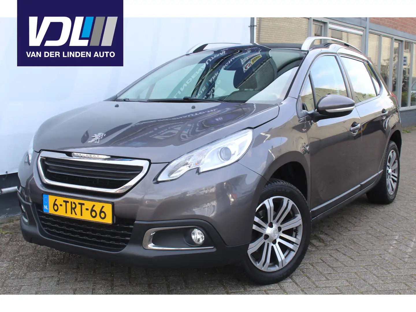 Peugeot 2008 1.2 VTi Active Pack Premium All weather banden l A Grijs - 1