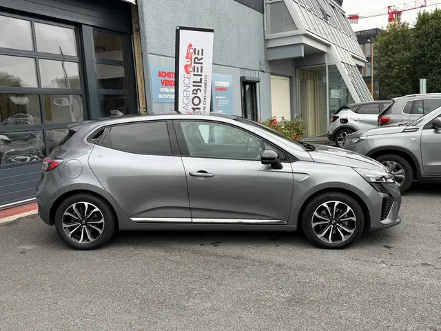 Renault Clio view 4