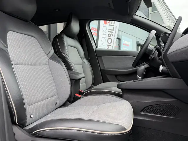 Renault Clio view 8