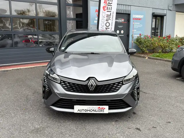 Renault Clio view 2