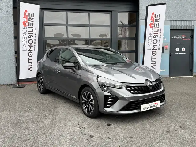 2023 Renault Clio in Grey for sale