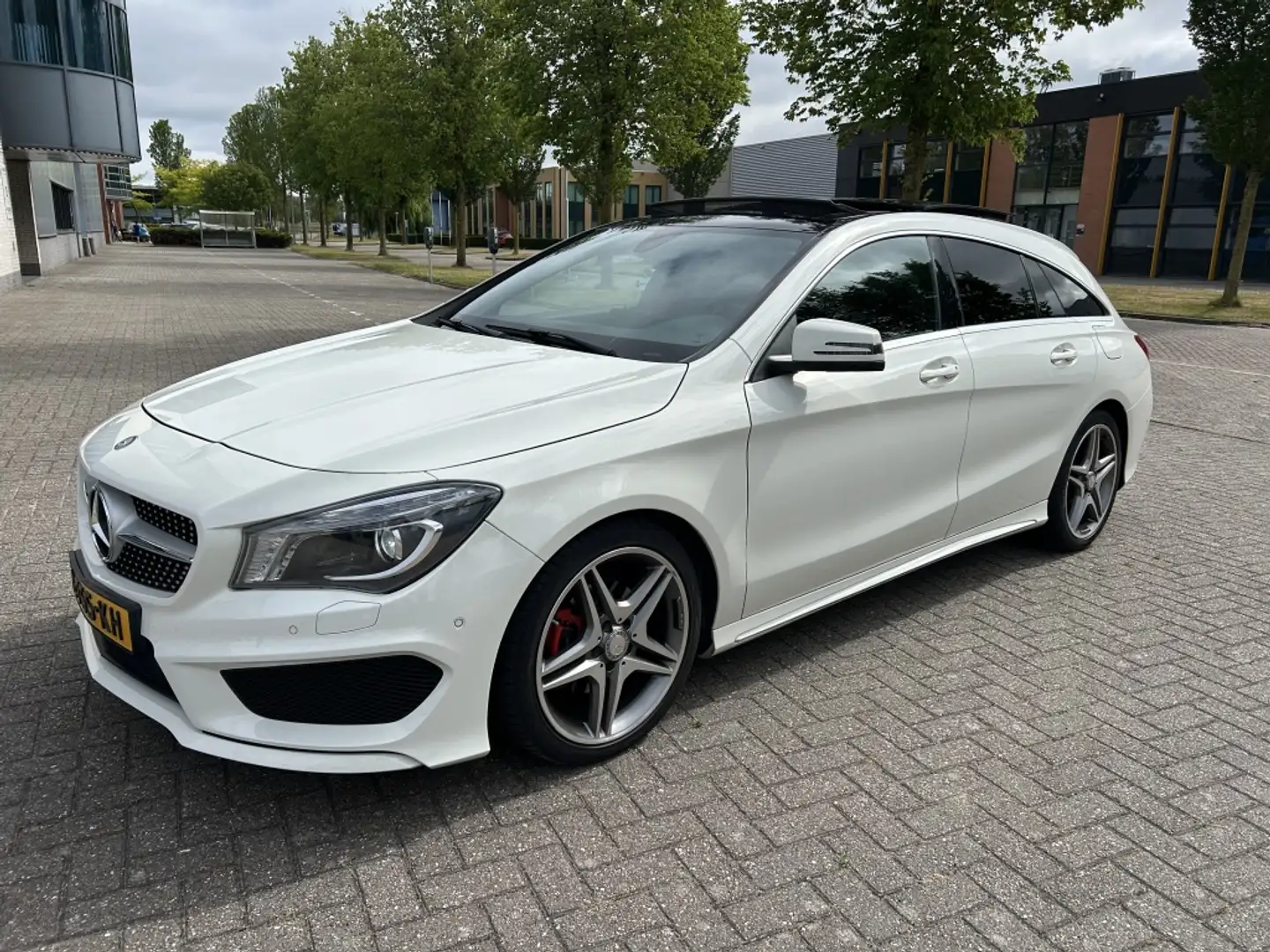 Mercedes-Benz CLA 180 Shooting Brake Ambition AMG SCHUIF/PANODAK STOEVW Wit - 1