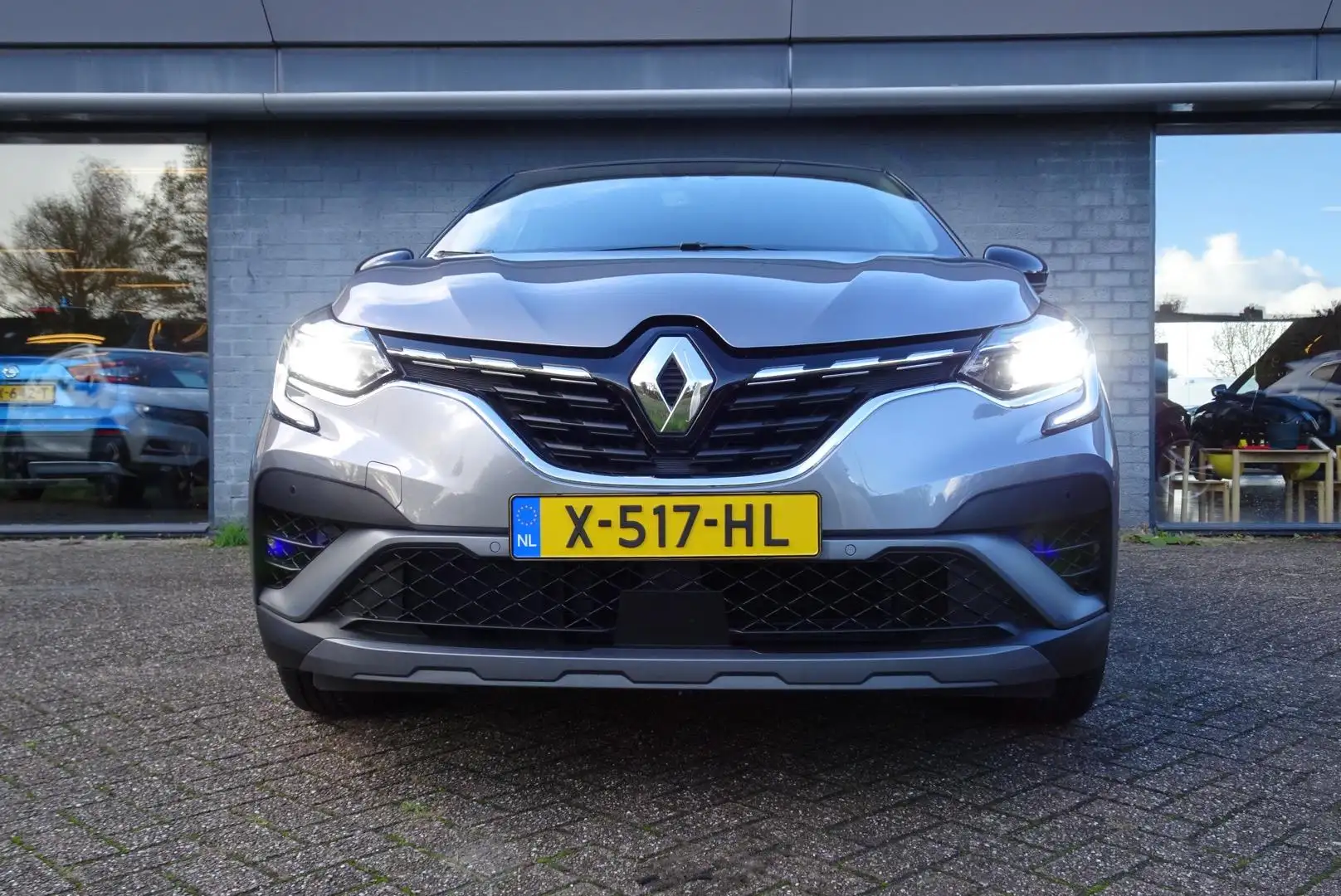 Renault Captur 1.6 E-Tech Plug-in Hybrid 160 R.S. Line | Grau - 2
