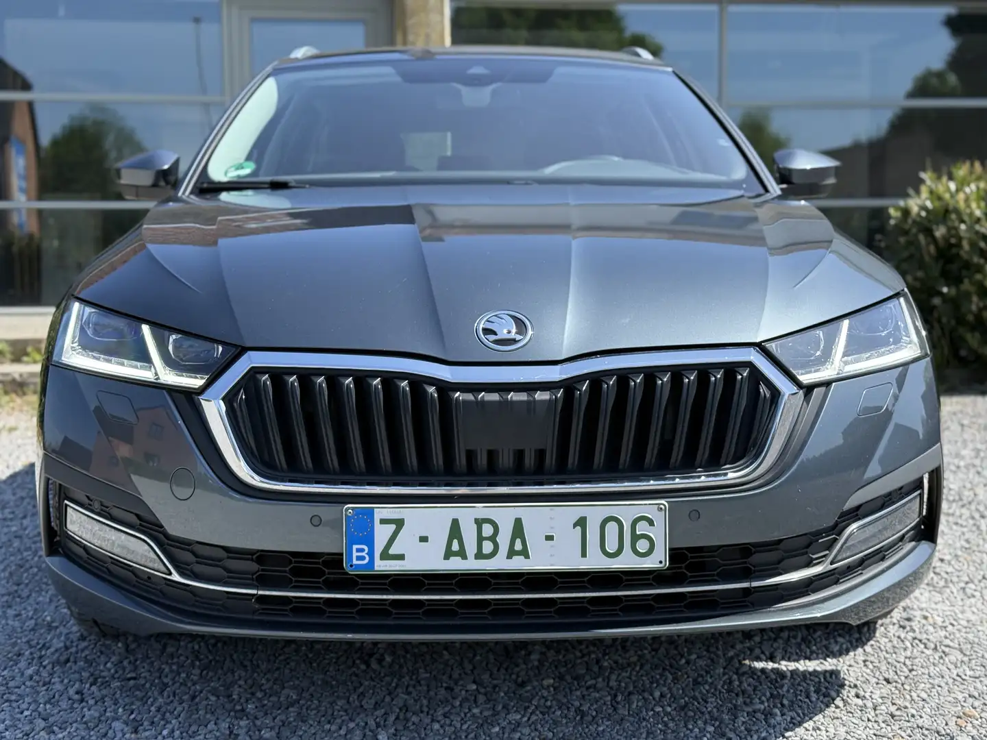 Skoda Octavia Combi 2.0 TDI DSG Sportline Gris - 2