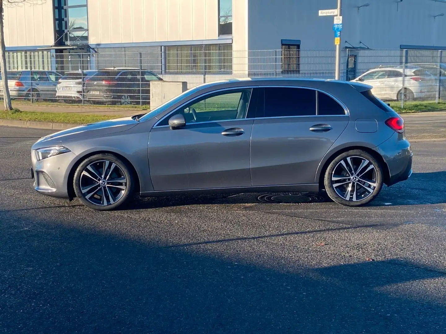 Mercedes-Benz A 200 d*Autom.*Navi*Kamera*SHZ*PDC*LED* Grau - 2