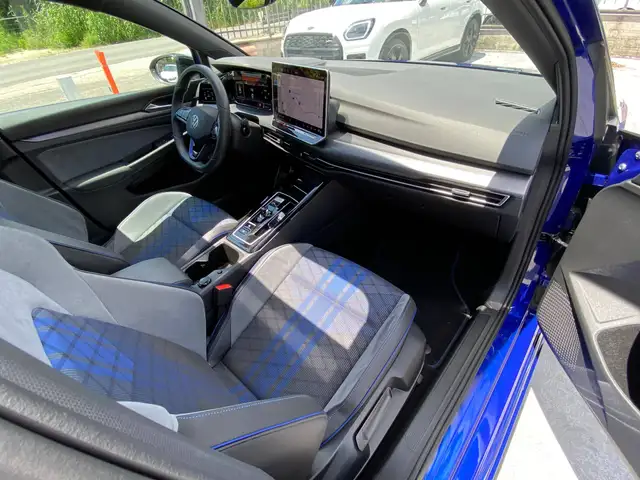 Volkswagen Golf view 11