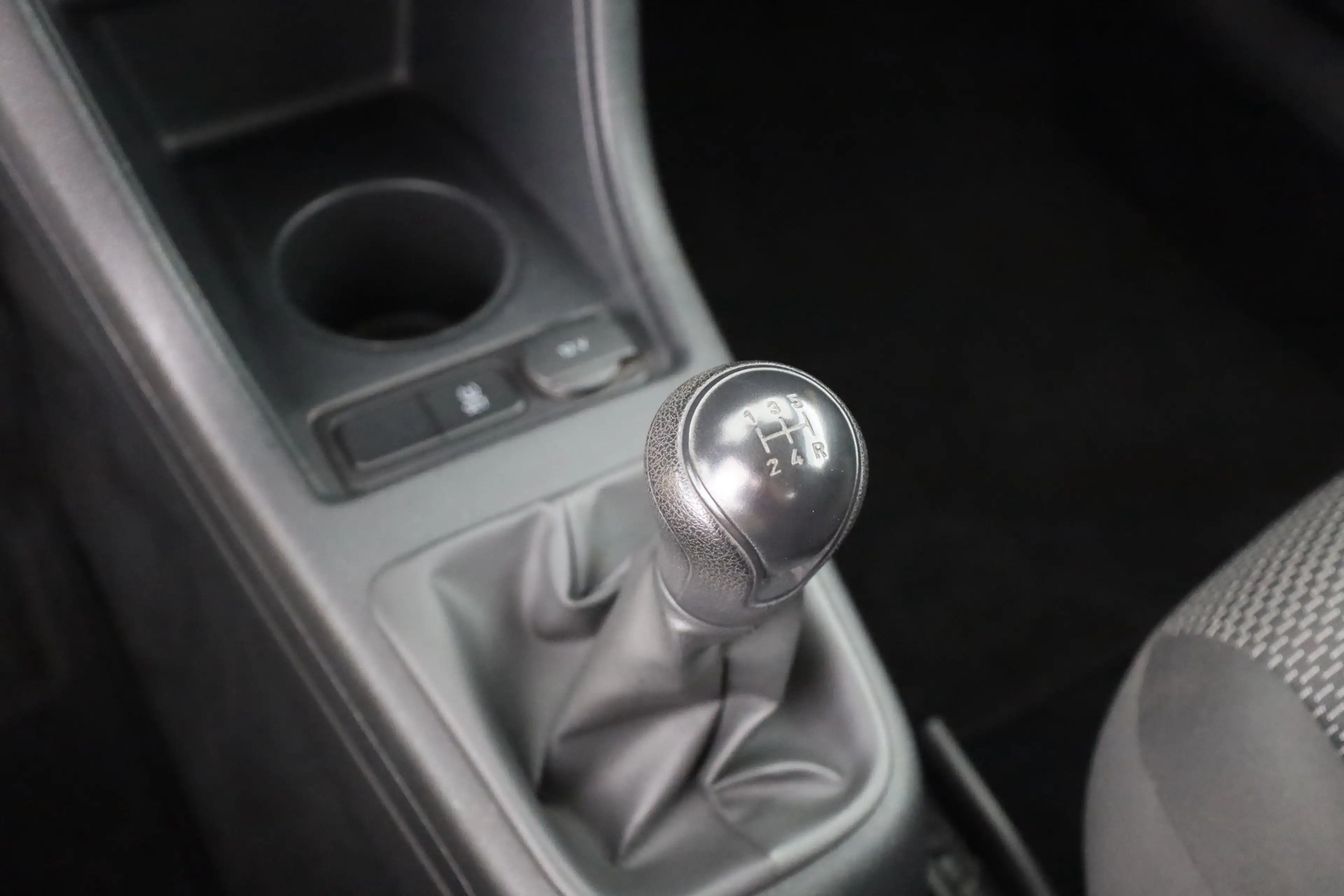 SEAT Mii 1.0 MPI Reference Klima AUX — photo 12