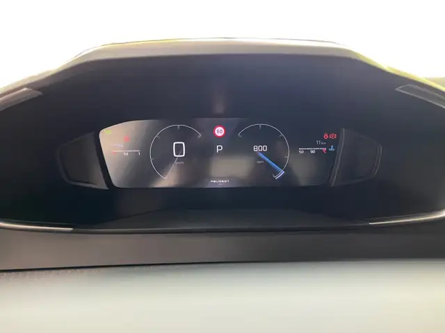 Peugeot 2008 view 11