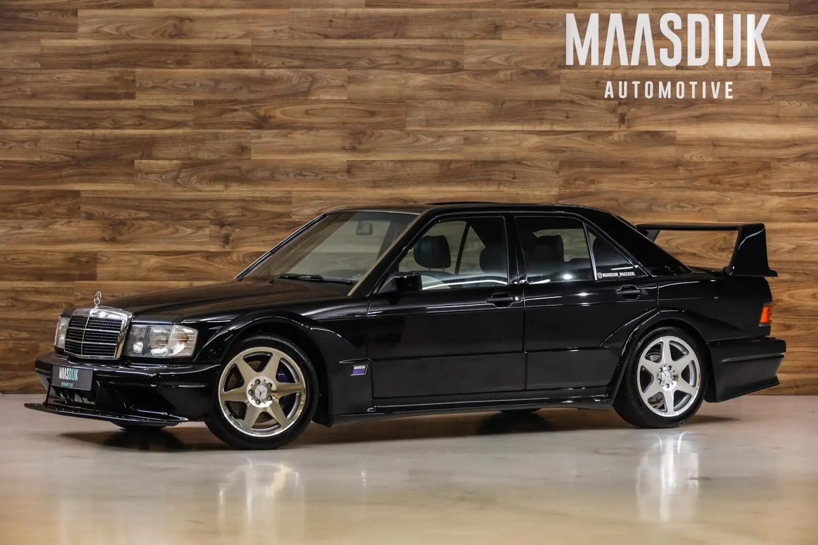 Mercedes-Benz 190 3.0 D Evolution II Restomod|Schuifdak|Leder|1of1 Zwart - 1