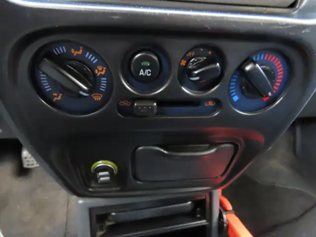 Daihatsu Yrv view 12