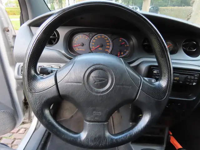 Daihatsu Yrv view 11