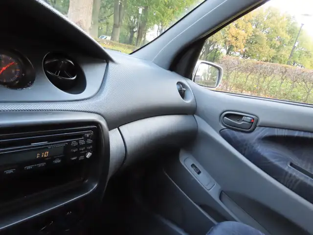 Daihatsu Yrv view 15