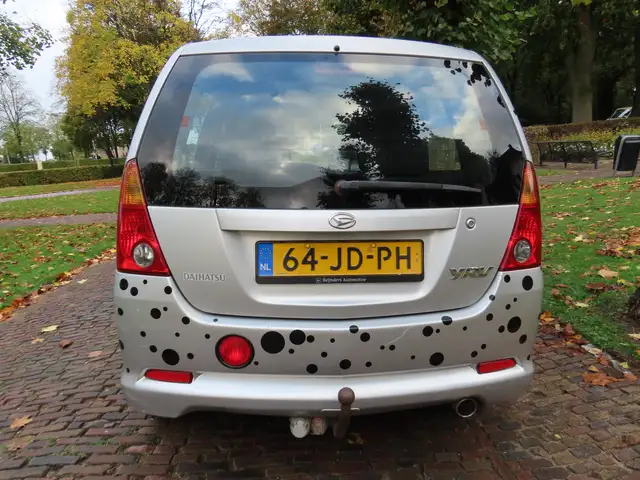 Daihatsu Yrv view 5