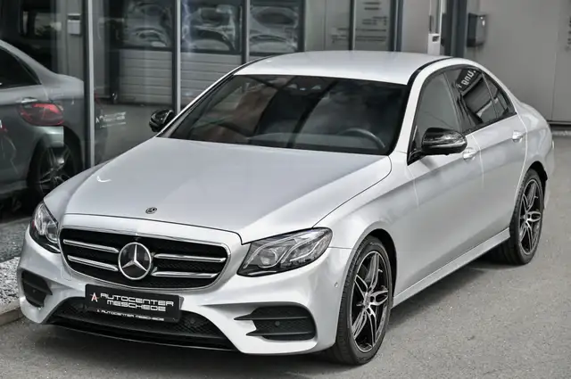 Mercedes-Benz E-Class view 26