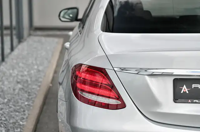 Mercedes-Benz E-Class view 23