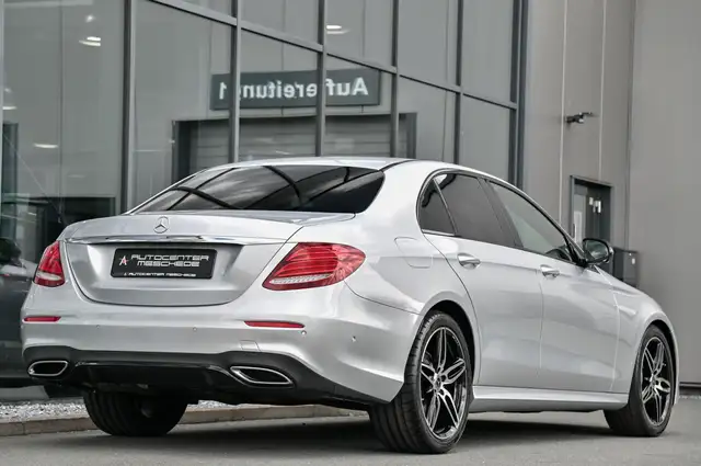 Mercedes-Benz E-Class view 29