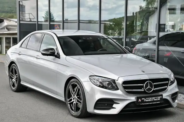 Mercedes-Benz E-Class view 3