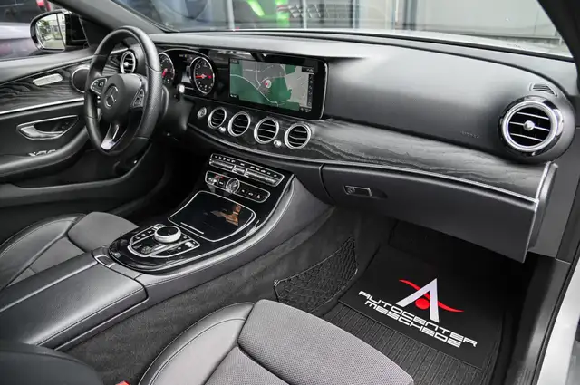 Mercedes-Benz E-Class view 11