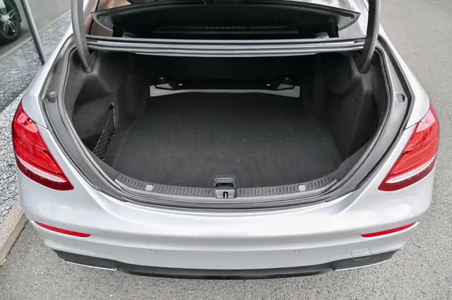 Mercedes-Benz E-Class view 8