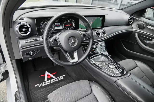 Mercedes-Benz E-Class view 9