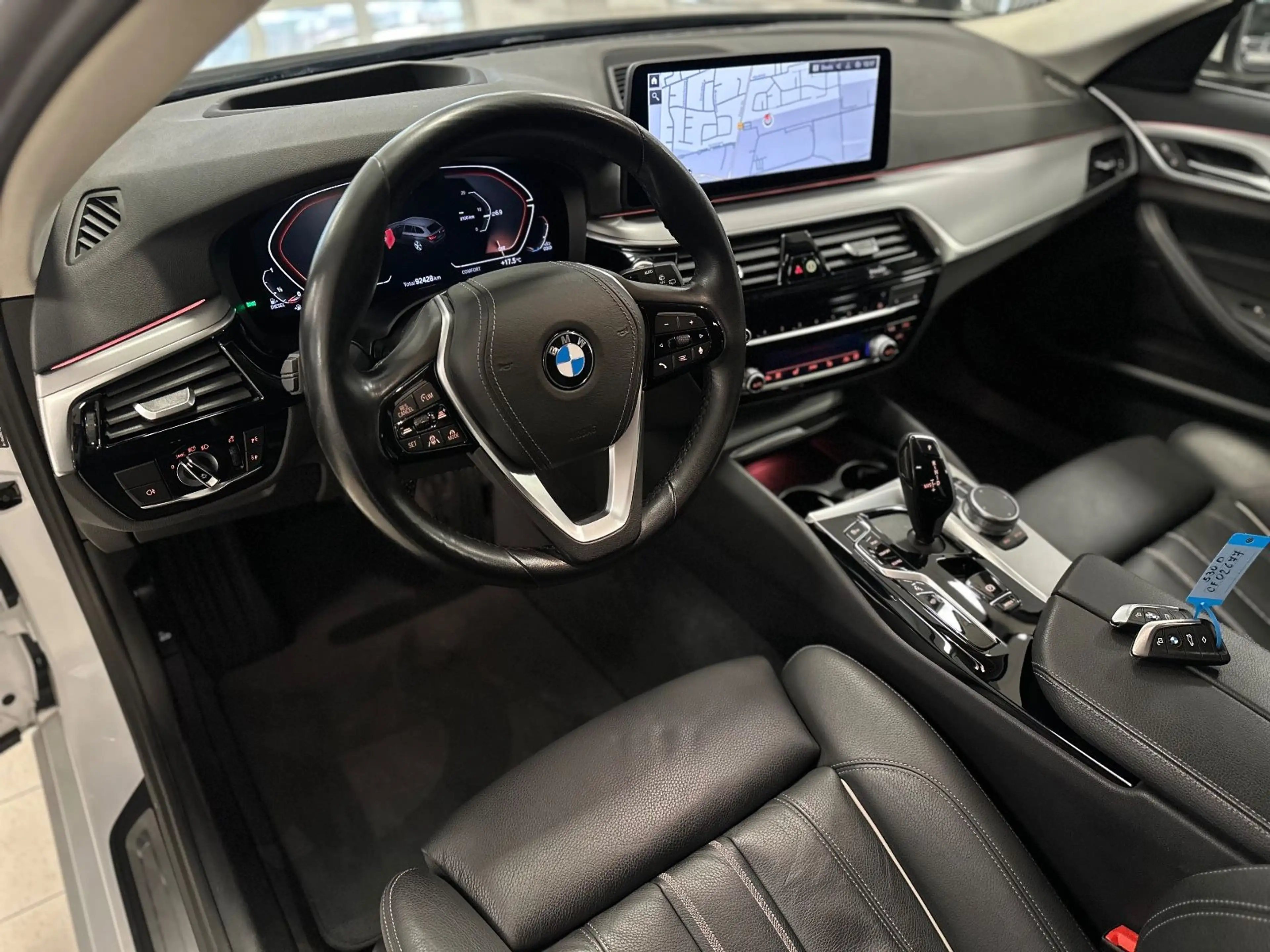 BMW 530 d xDr. Aut/Park&DriveAss/SpLederSitz/KeyL/HUD — photo 13