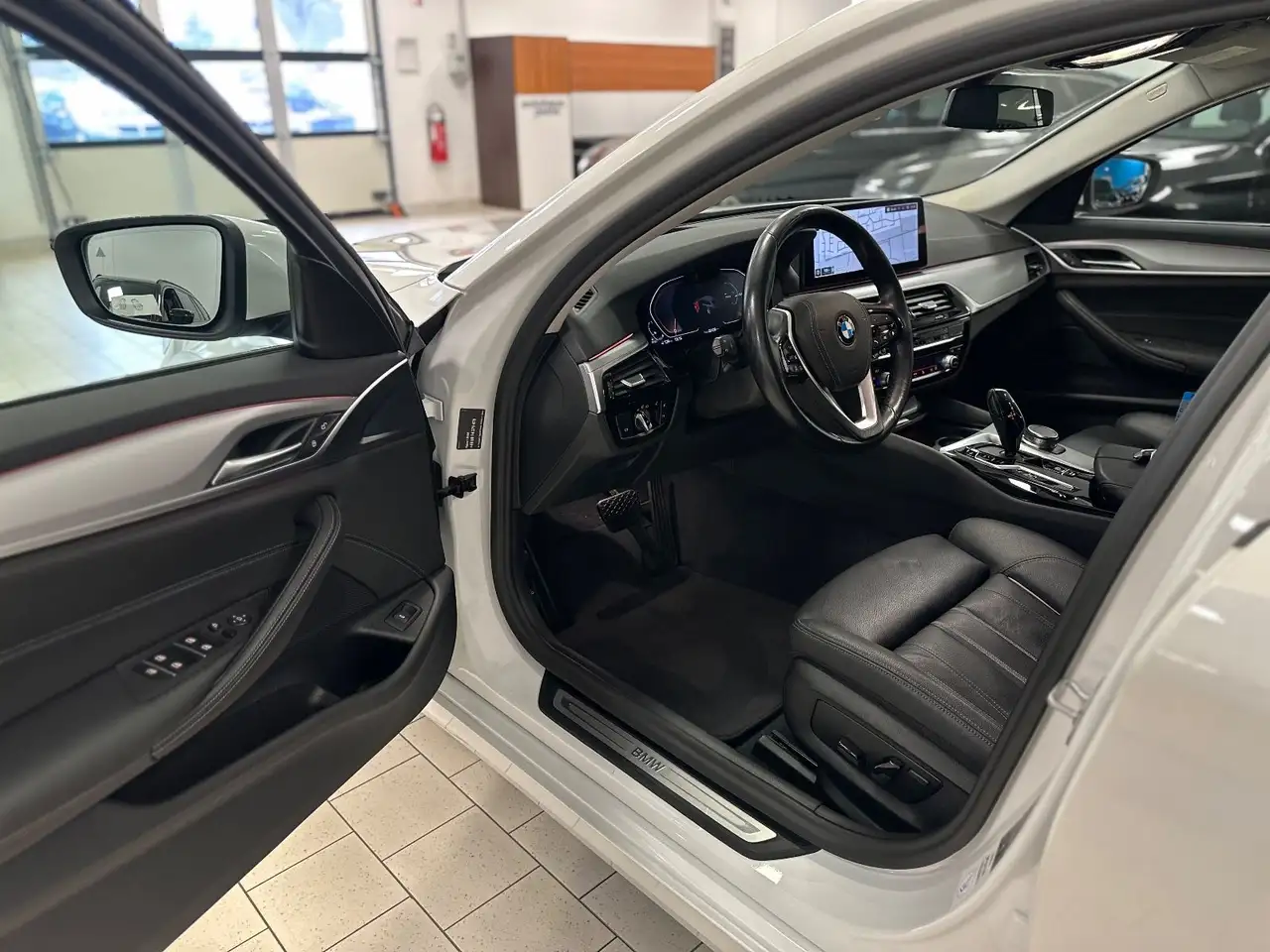 2020 BMW 530 d xDr. Aut/Park&DriveAss/SpLederSitz/KeyL/HUD, photograph 12