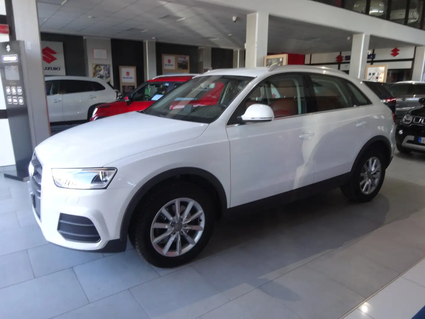 Audi Q3 2.0 Tdi 150cv Design 4Edition quattro s-tronic Bianco - 2