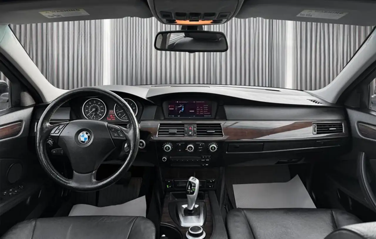 BMW 5 Series снимка BMW 5 Series